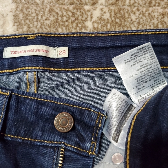 Levi's High Rise Skinny Jeans - Picture 5 of 5